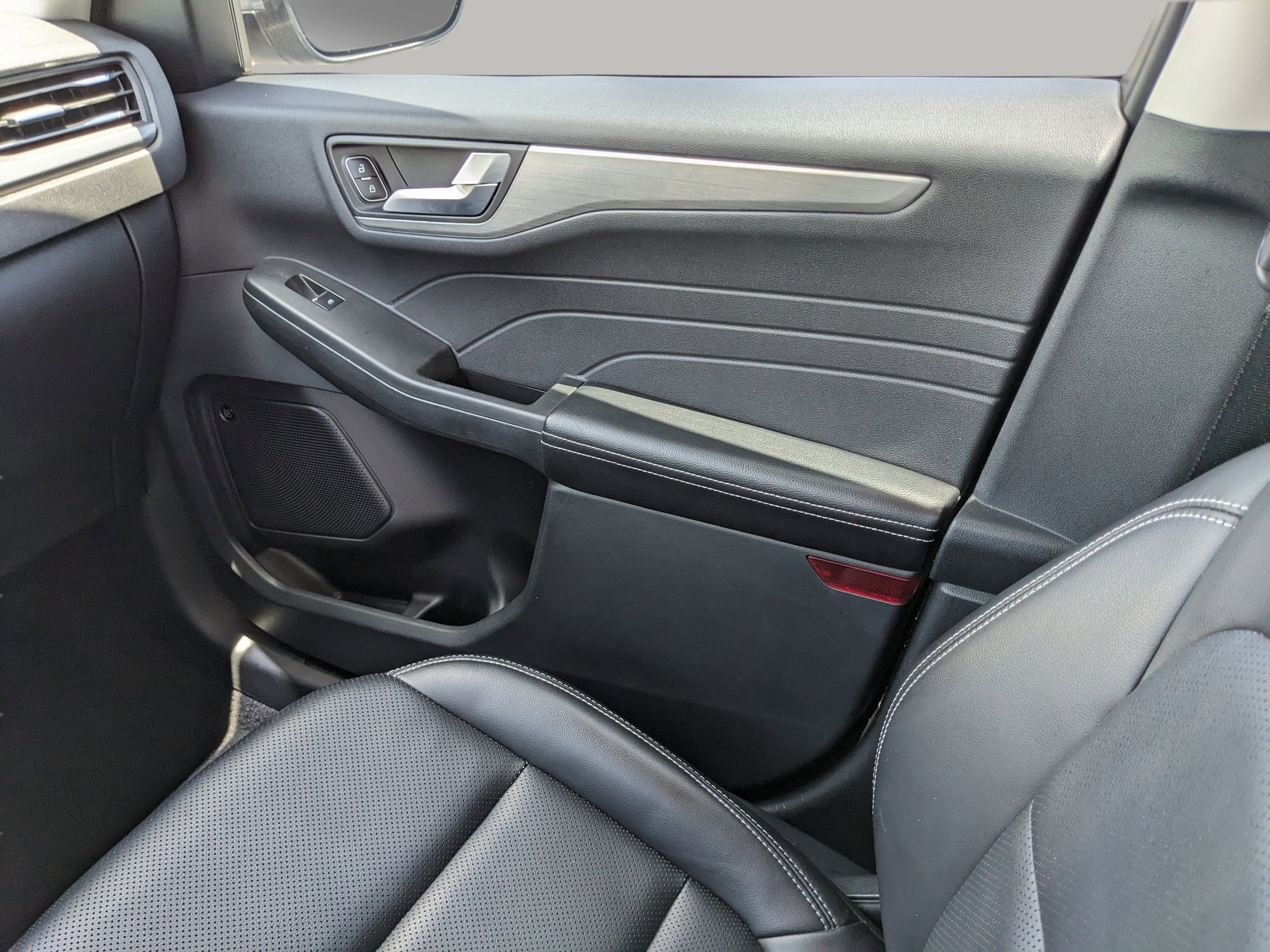 Used 2021 Ford Escape Titanium FWD image 20