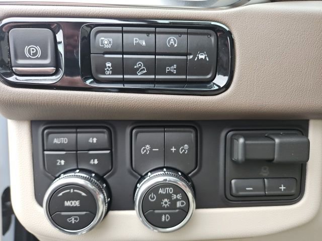 New 2026 GMC Yukon XL Denali w/ Denali Reserve Package image 12