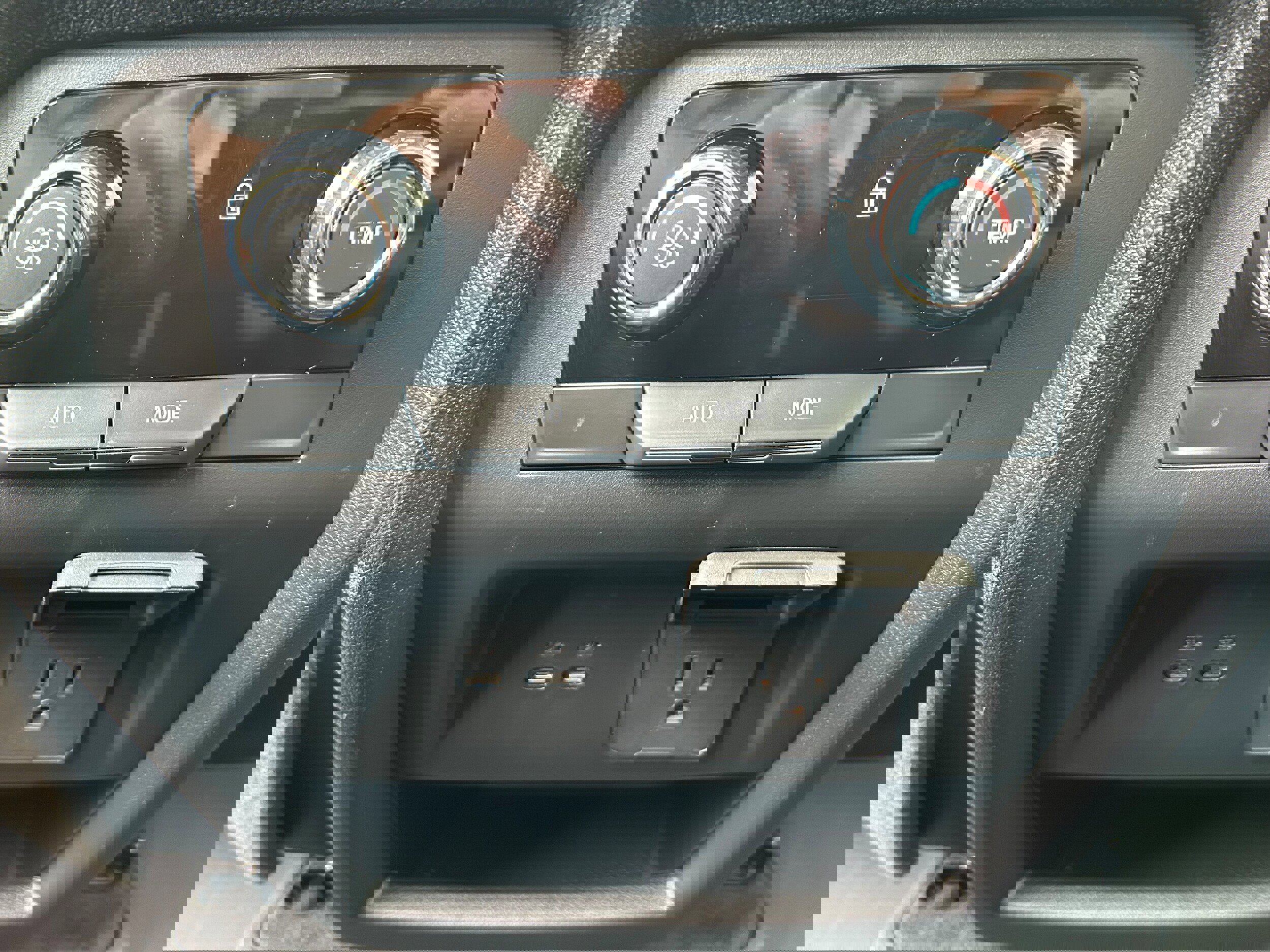 Used 2024 Chevrolet Traverse Z71 w/ Enhanced Driving Package AWD/4WD image 36