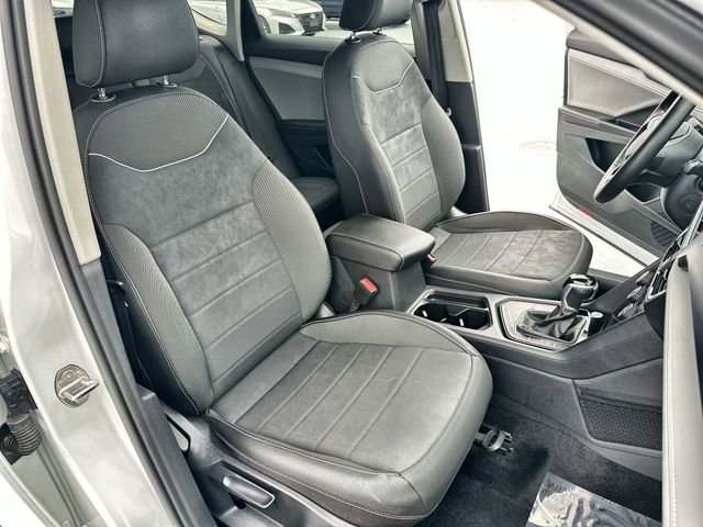 Used 2024 Volkswagen Taos SE image 28