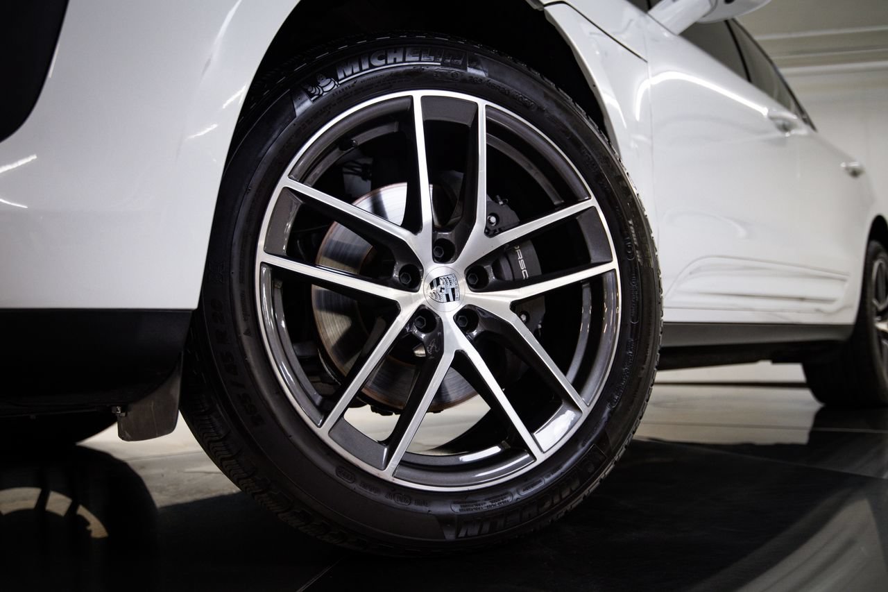 Certified 2023 Porsche Macan AWD/4WD image 12