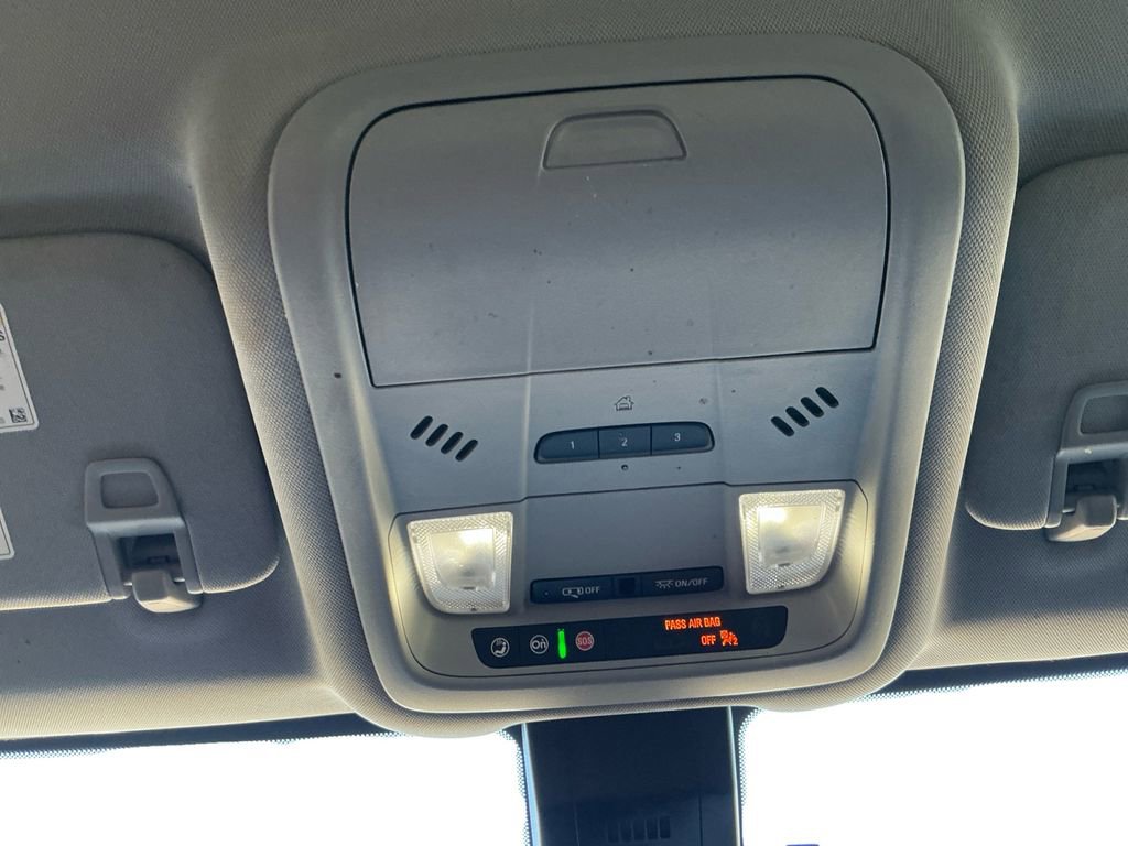 Used 2022 GMC Terrain SLT image 23