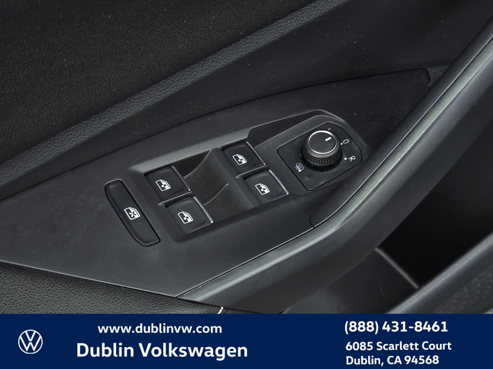 Used 2024 Volkswagen Jetta SE w/ Panoramic Sunroof Package FWD image 11