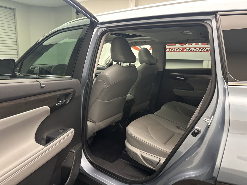 Used 2020 Toyota Highlander Limited image 6