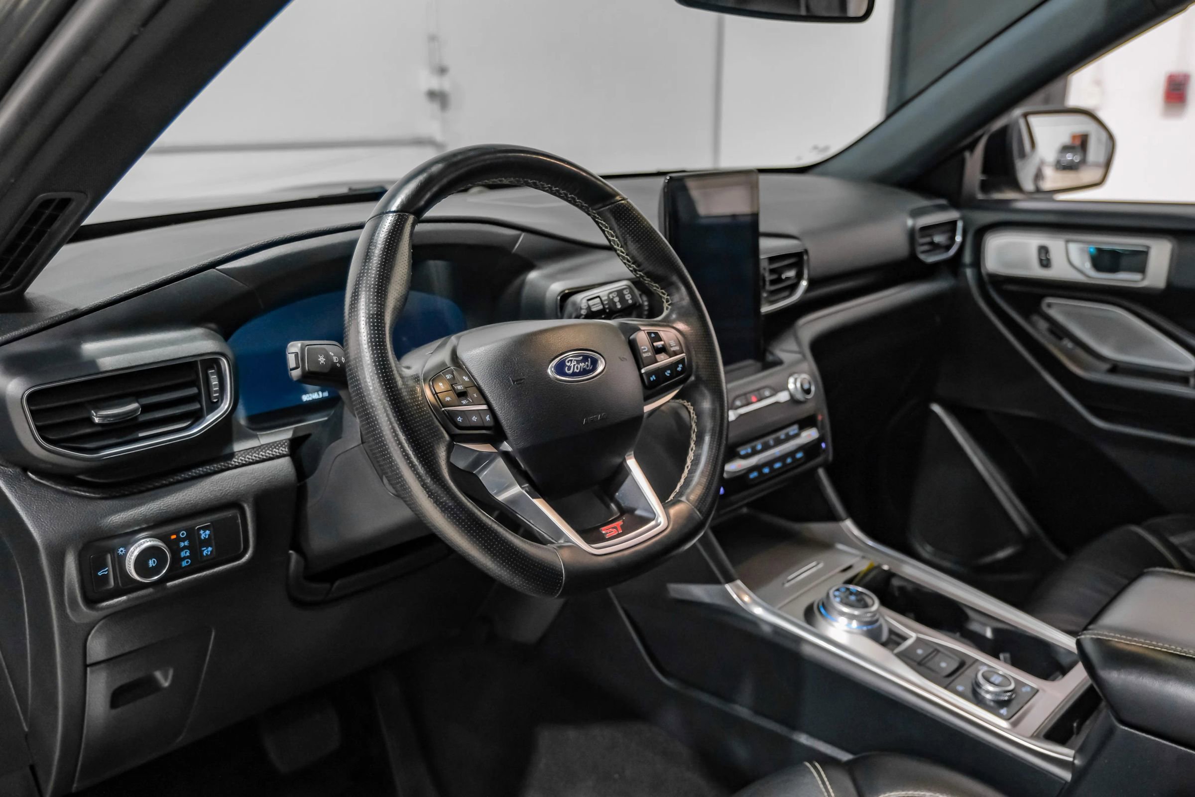 Used 2020 Ford Explorer ST w/ ST Street Pack image 16