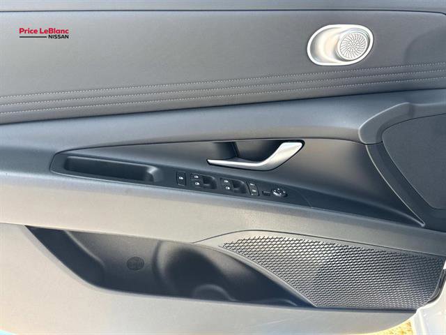 Used 2025 Hyundai Elantra SEL FWD image 18