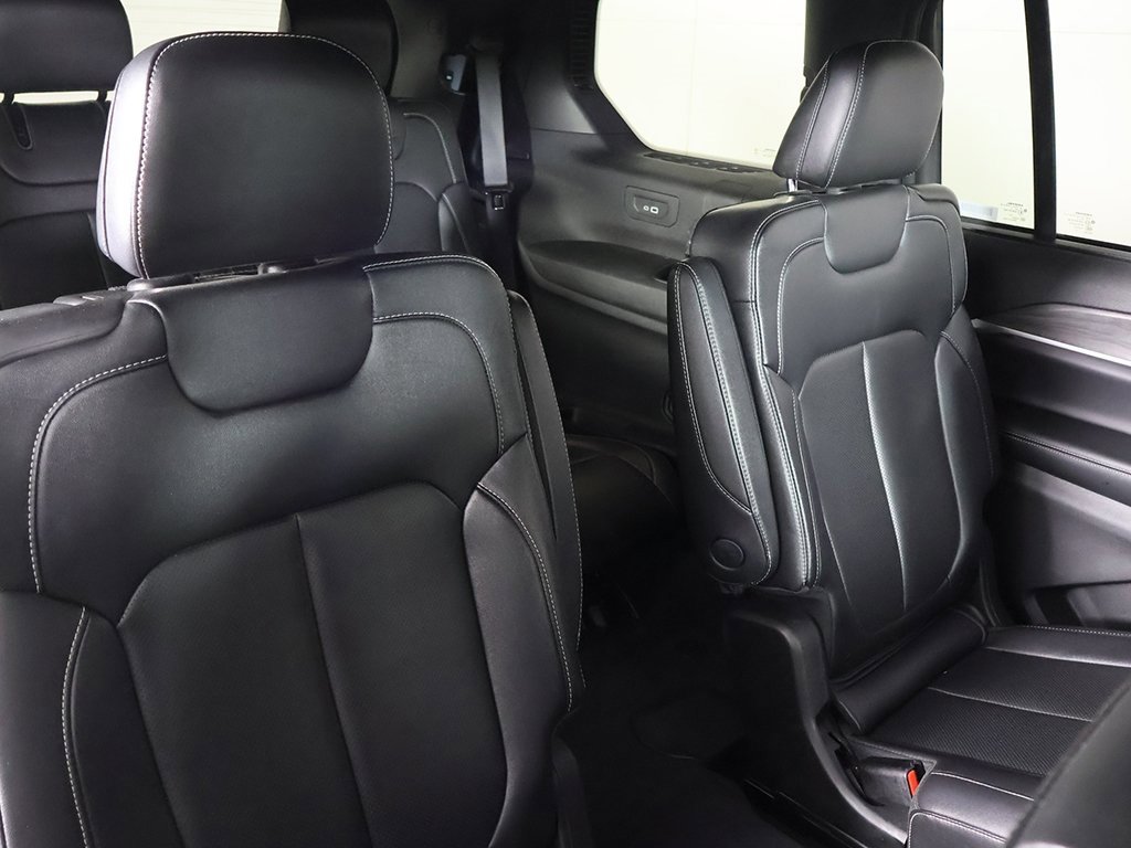 Used 2024 Jeep Grand Cherokee L Limited w/ Luxury Tech Group II image 39