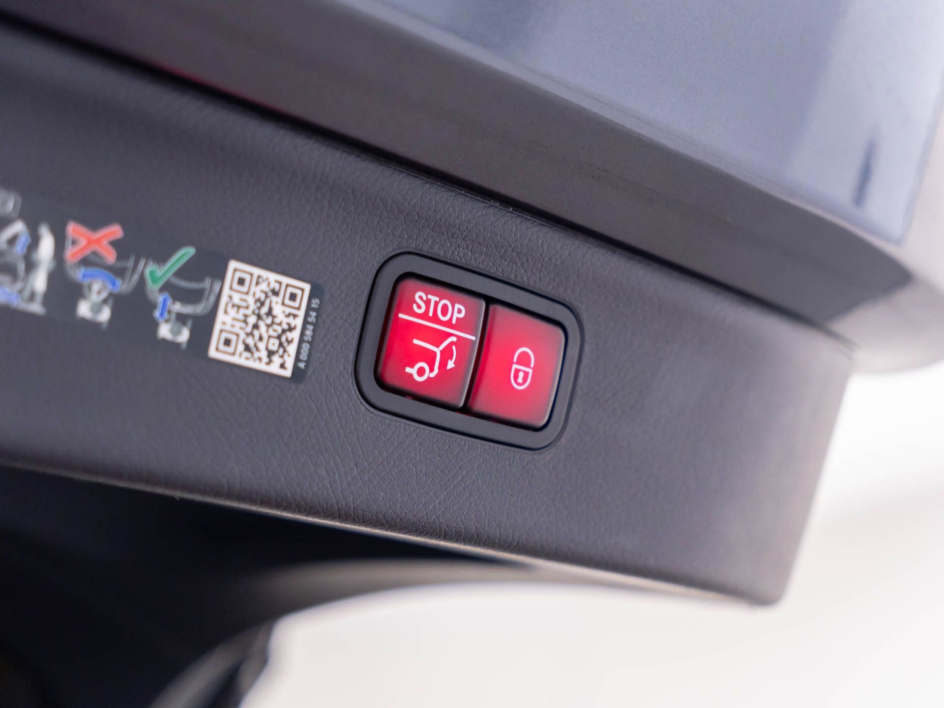 Used 2023 Mercedes-Benz EQS 580 4MATIC SUV w/ Exclusive Trim Package image 36