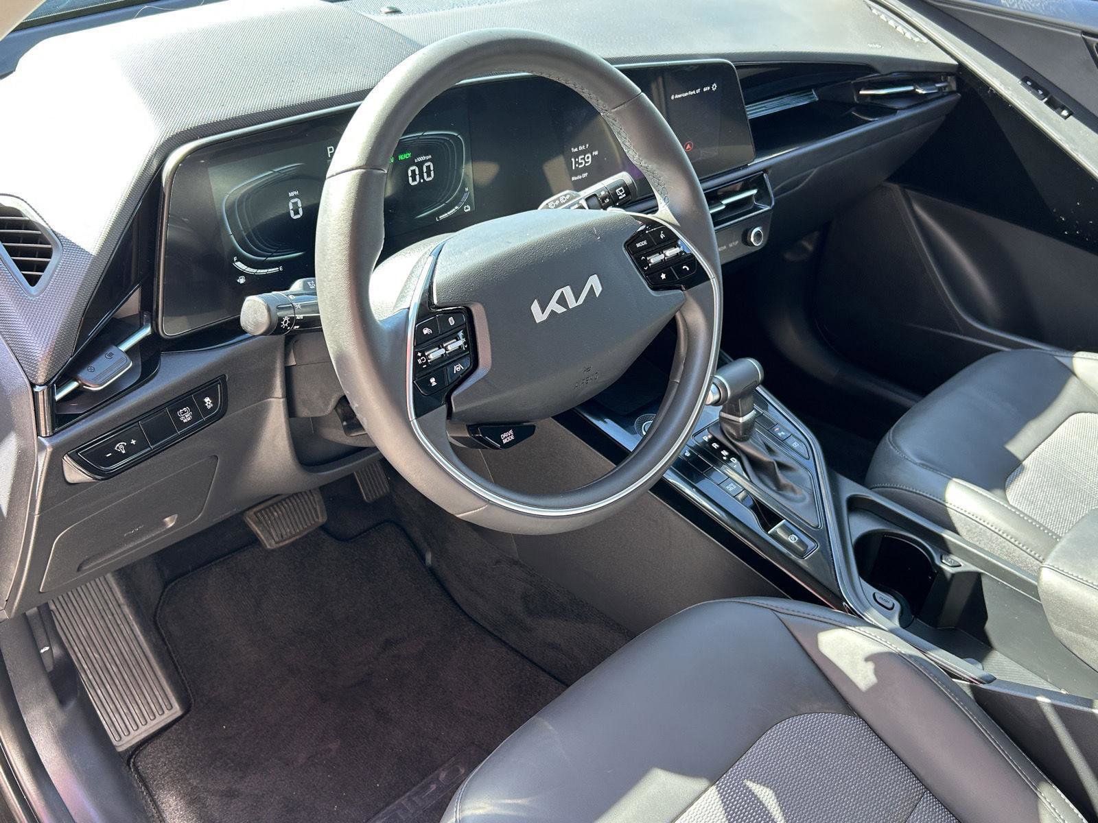Used 2025 Kia Niro EX image 23