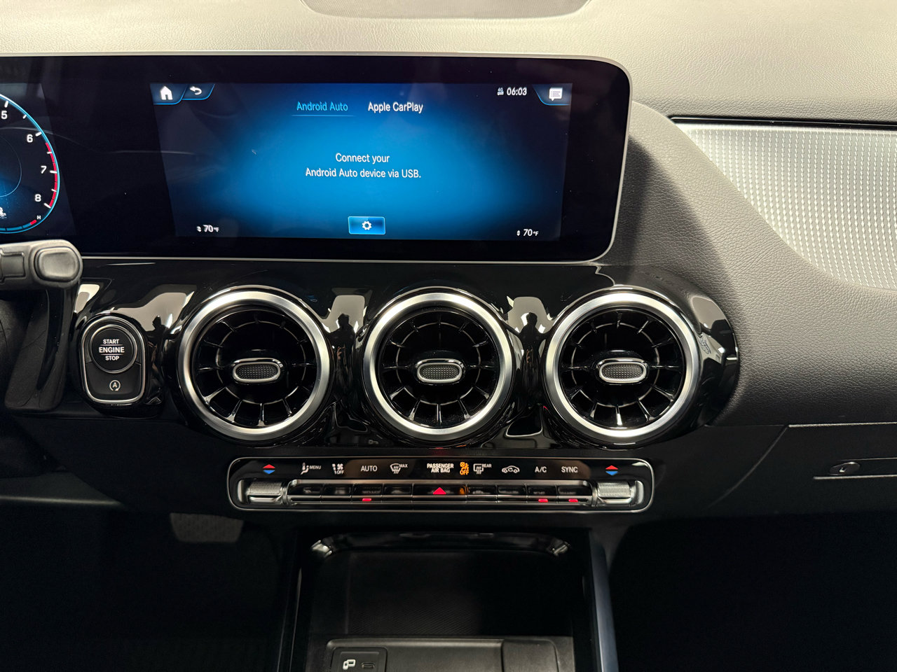 Used 2021 Mercedes-Benz GLA 250 4MATIC w/ Premium Package image 19