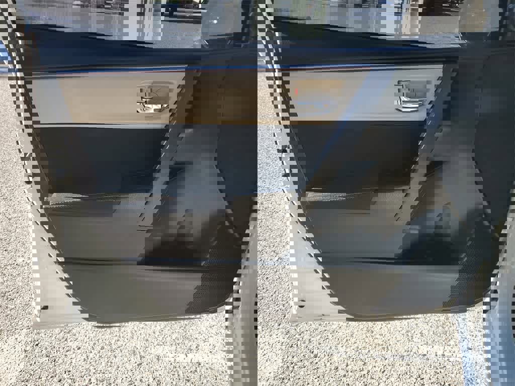 Used 2015 Toyota Corolla LE image 16