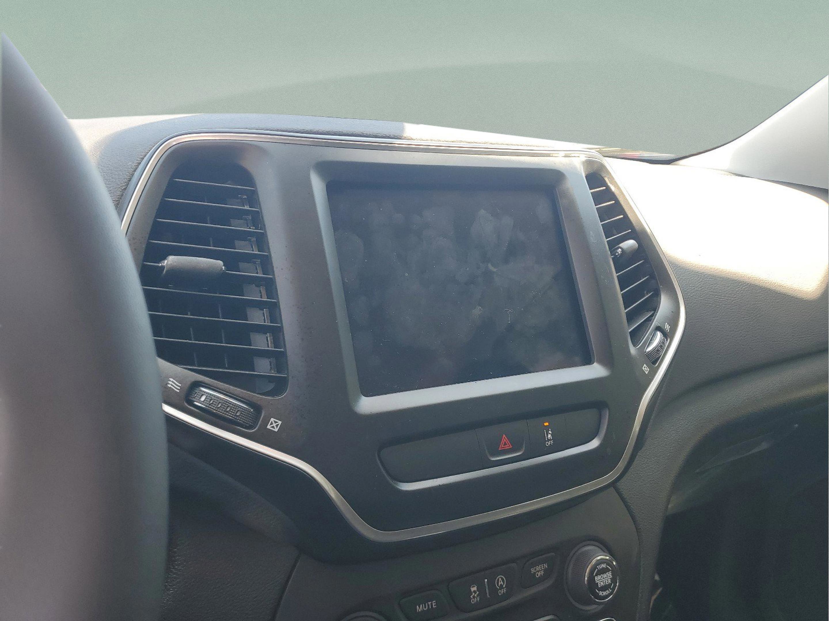 Used 2022 Jeep Cherokee Latitude AWD/4WD image 18