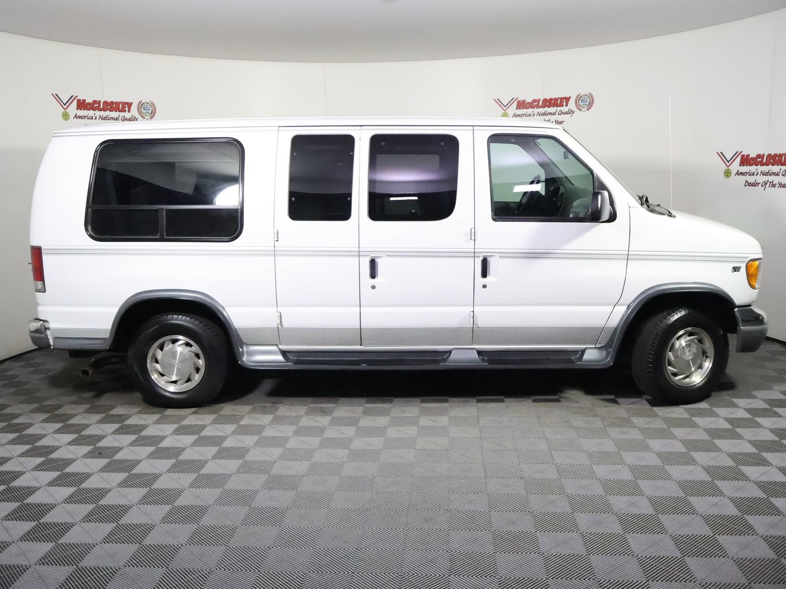 Used 2000 Ford E-150 and Econoline 150 RWD image 3