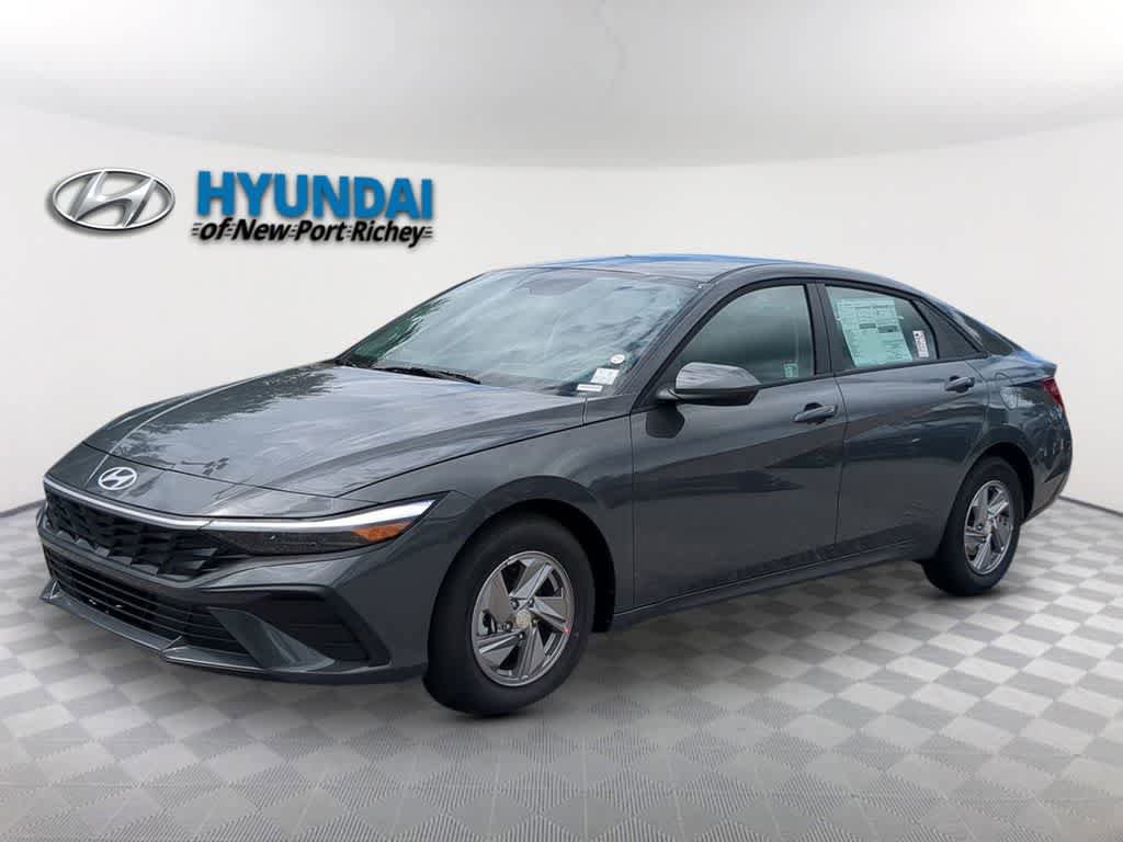 New 2025 Hyundai Elantra SE