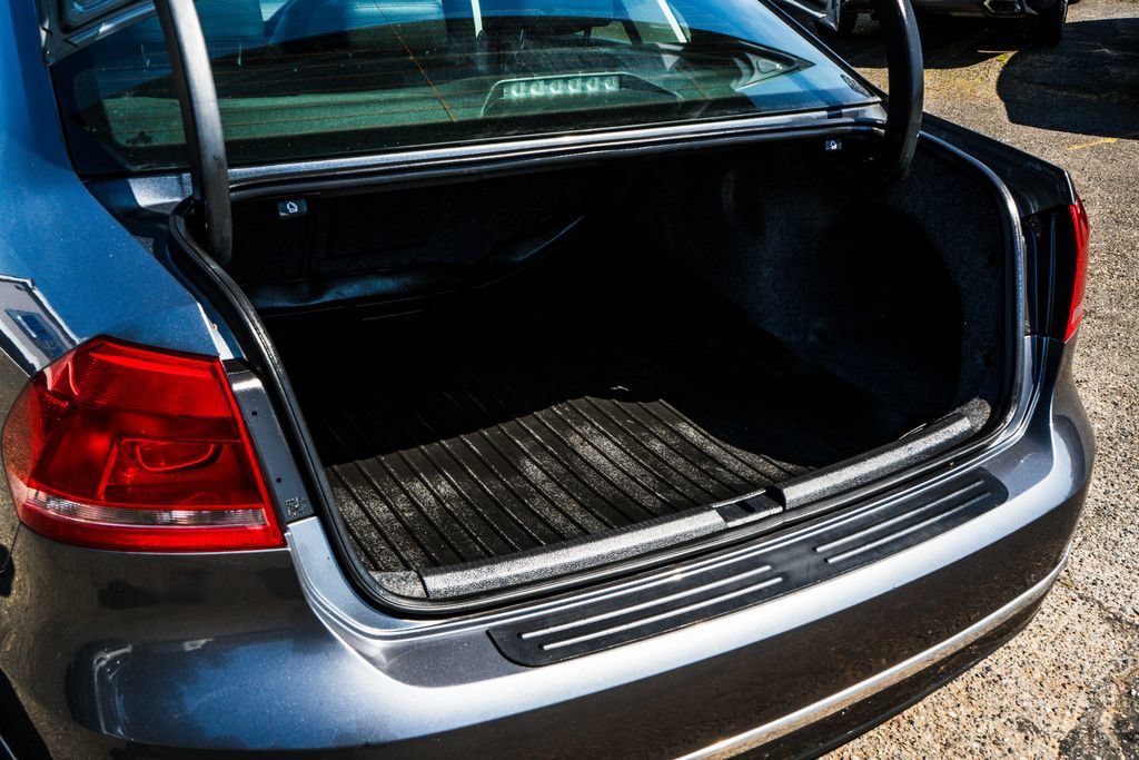 Used 2013 Volkswagen Passat 2.5 SEL Premium FWD image 17