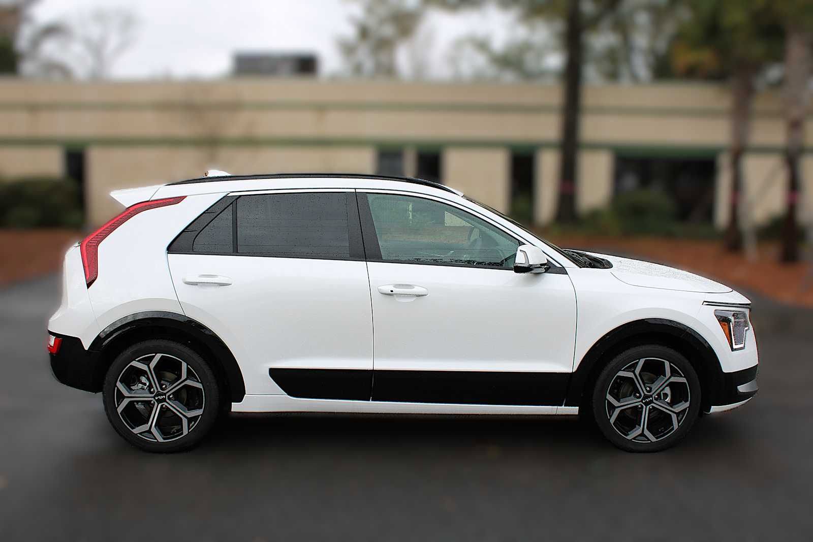 New 2025 Kia Niro EX image 4