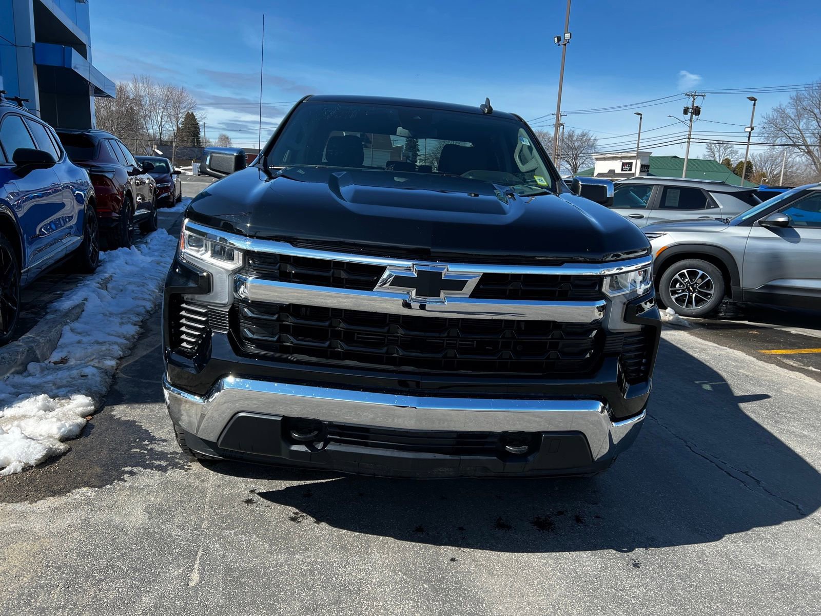 Used 2024 Chevrolet Silverado 1500 LT image 2