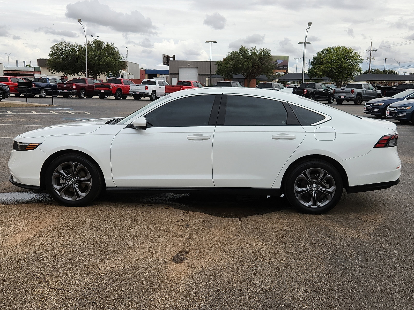 Used 2024 Honda Accord EX image 2