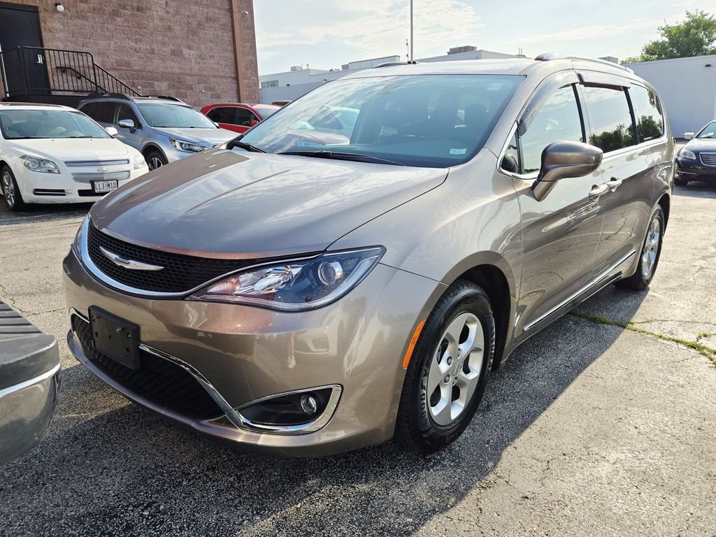 Certified 2017 Chrysler Pacifica Touring-L Plus FWD image 4