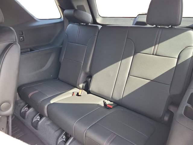 Used 2023 Chevrolet Traverse RS image 23