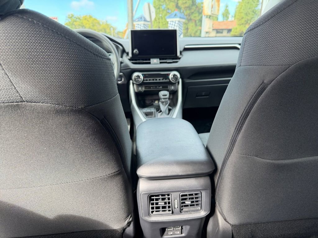 Used 2025 Toyota RAV4 XLE image 28