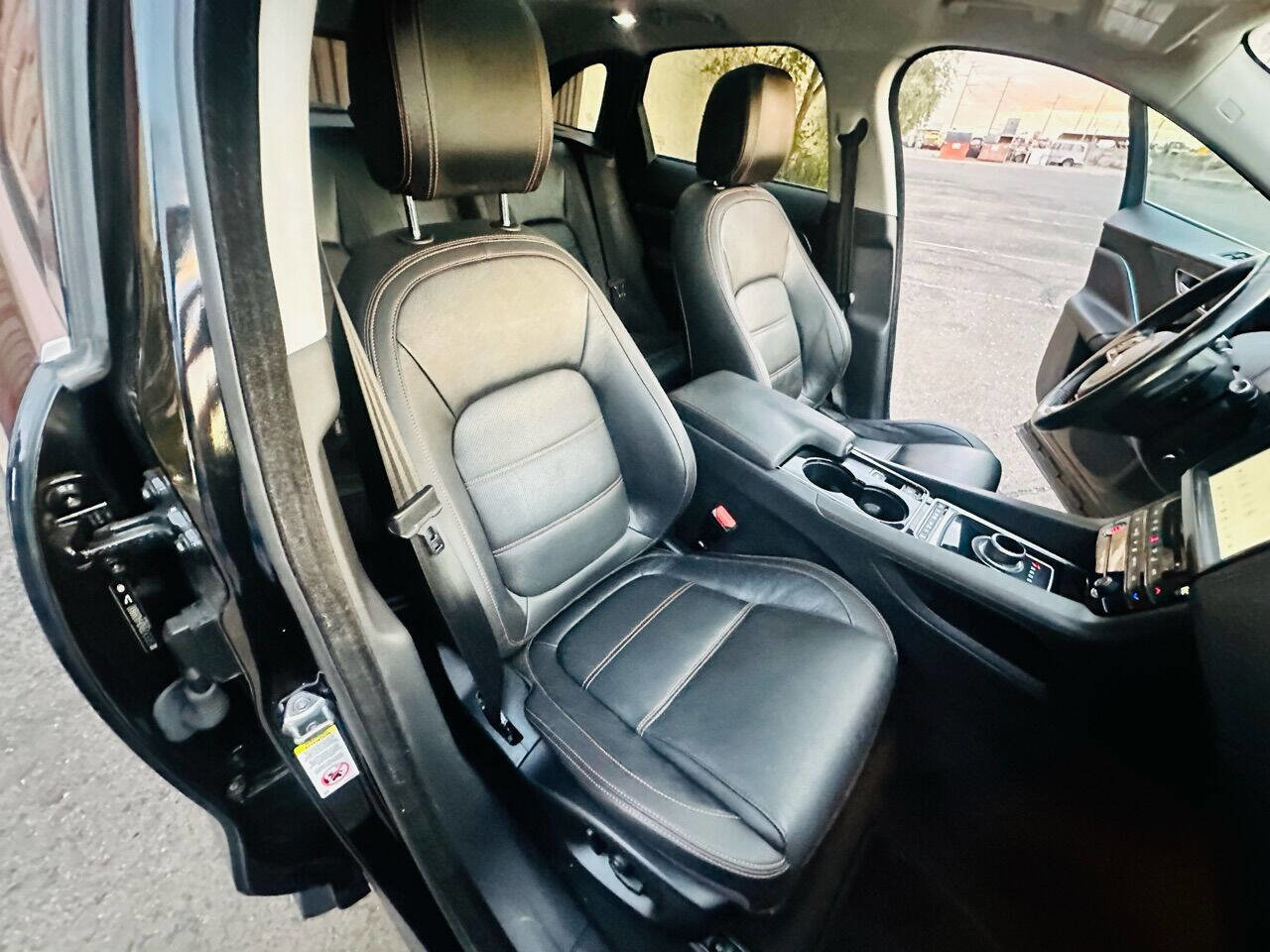 Used 2017 Jaguar F-PACE Prestige image 34