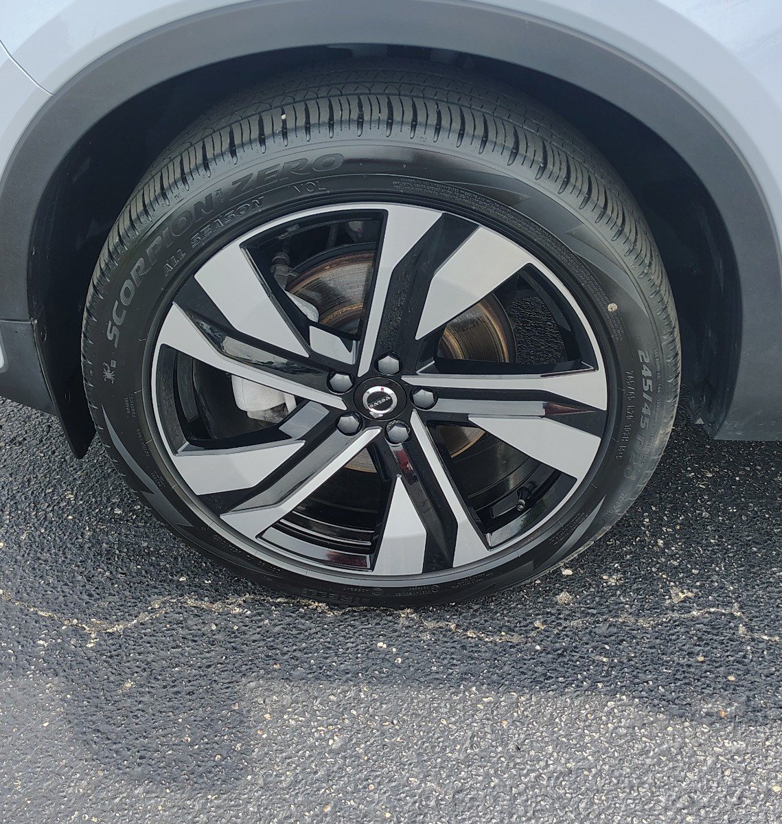 Used 2024 Volvo XC40 B5 Ultimate w/ Protection Package Premier AWD/4WD image 9