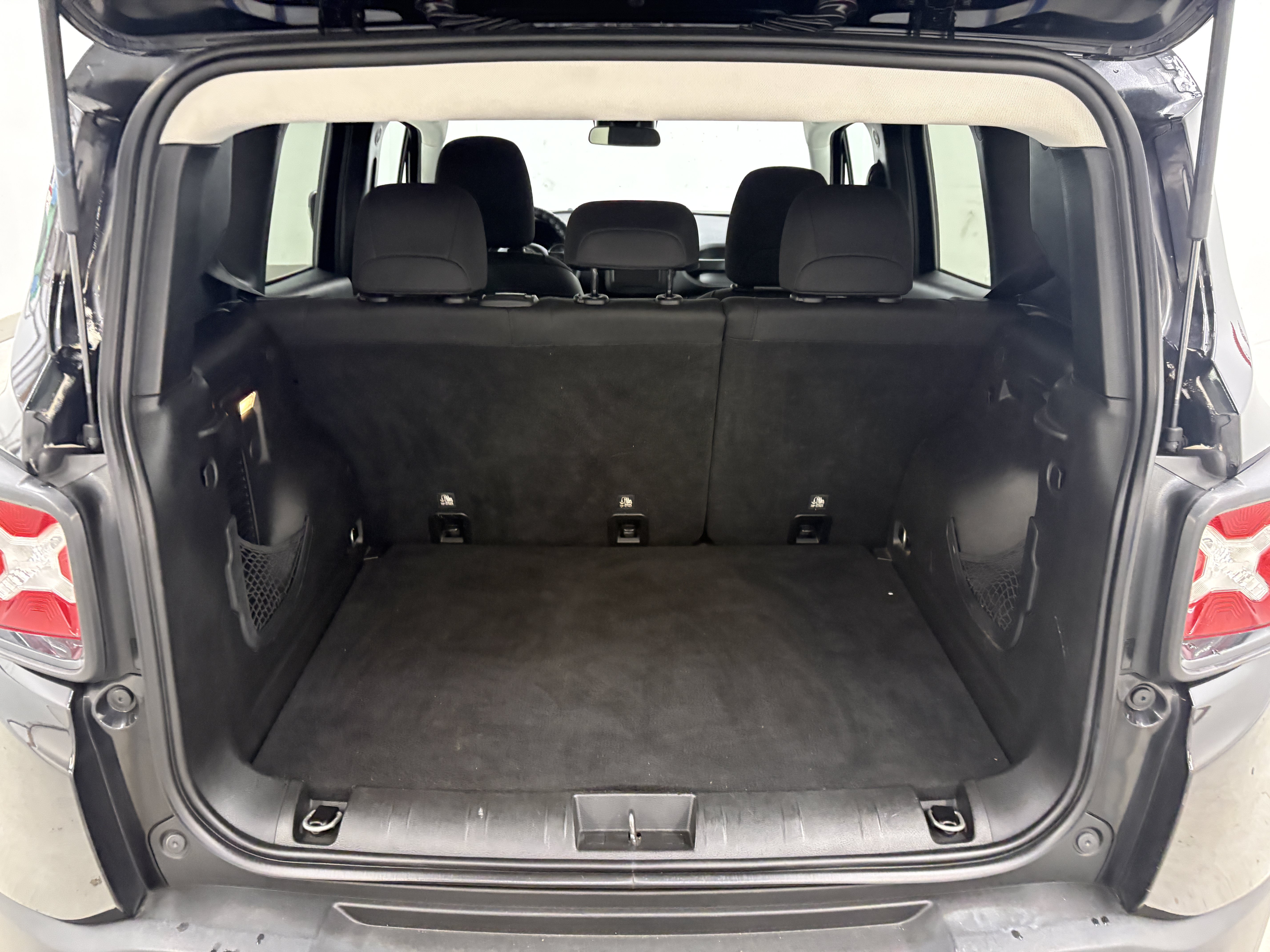 Used 2019 Jeep Renegade Altitude w/ Quick Order Package 2XM FWD image 9