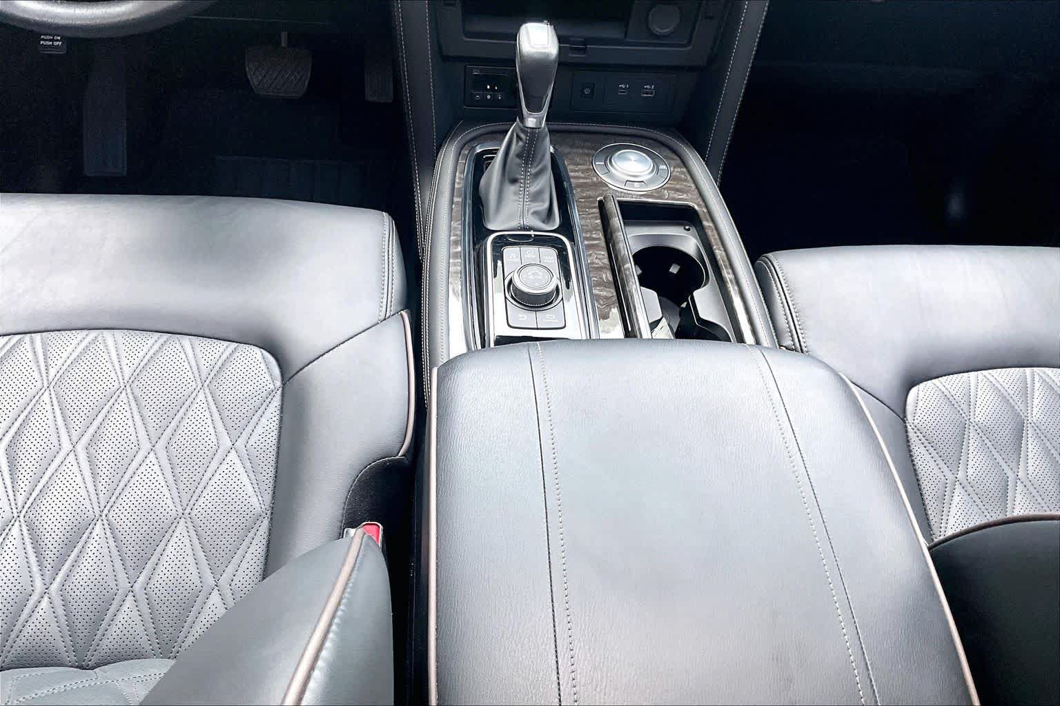 Used 2024 Nissan Armada Platinum w/ Captain's Chairs Package RWD image 17