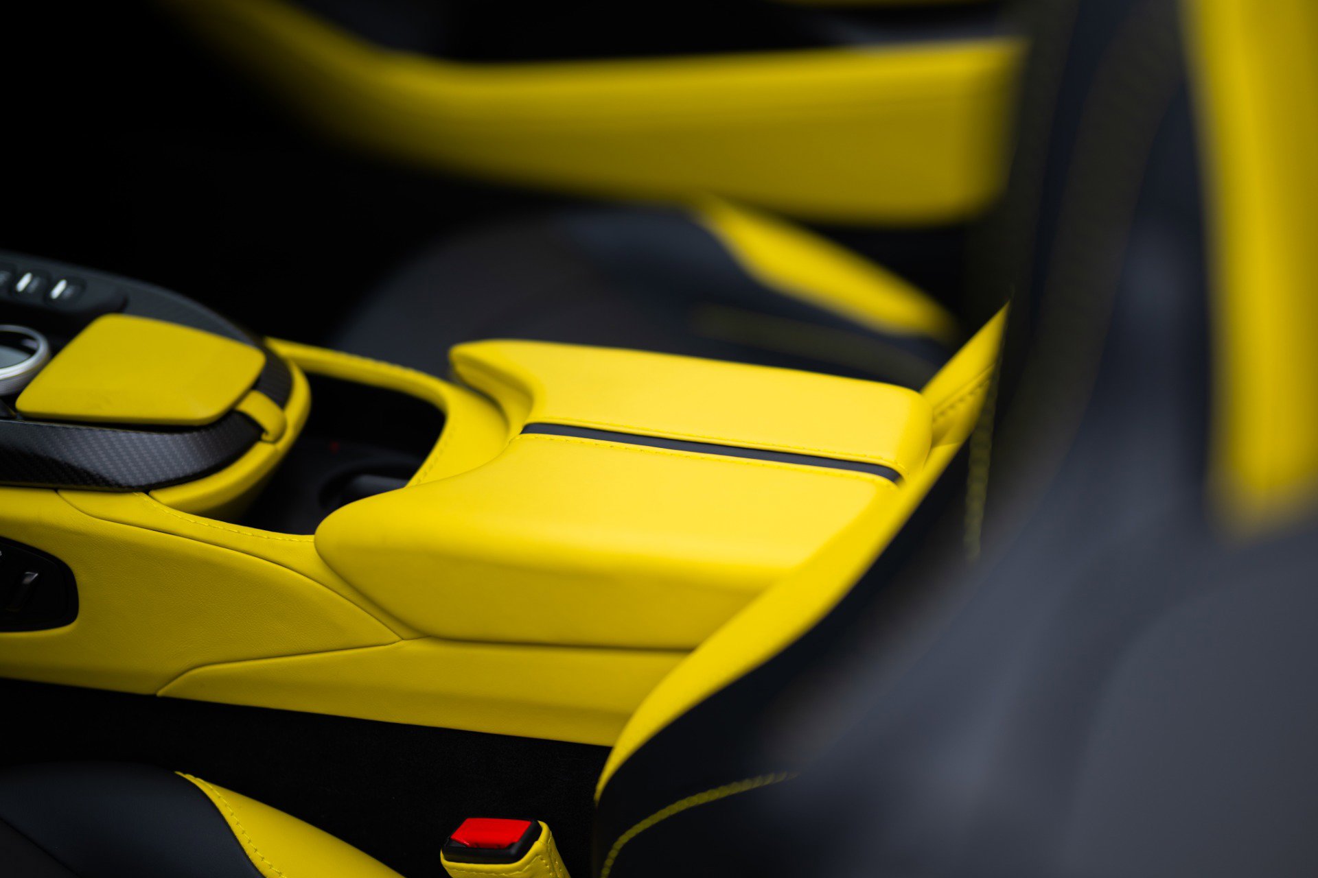 Used 2023 Aston Martin V12 Vantage Roadster image 45