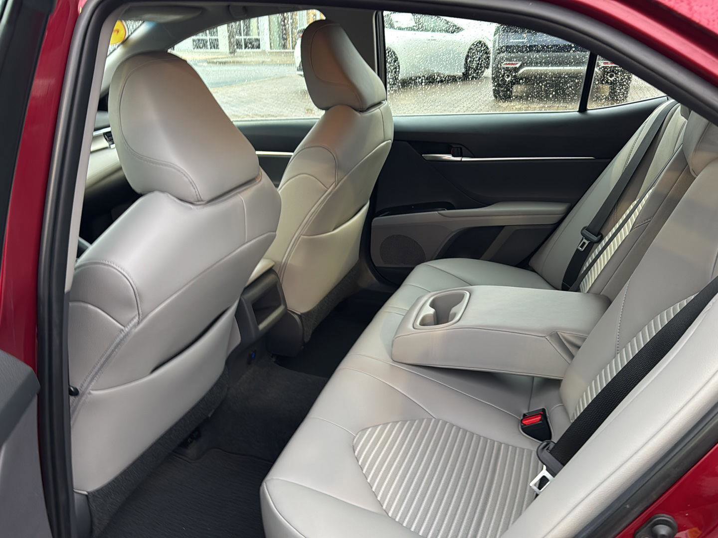 Used 2018 Toyota Camry SE w/ Convenience Package image 9