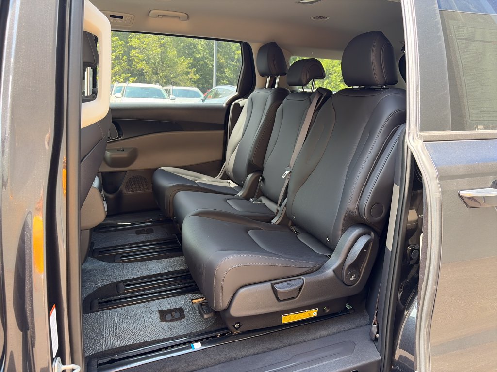 New 2027 Kia Carnival FWD image 23
