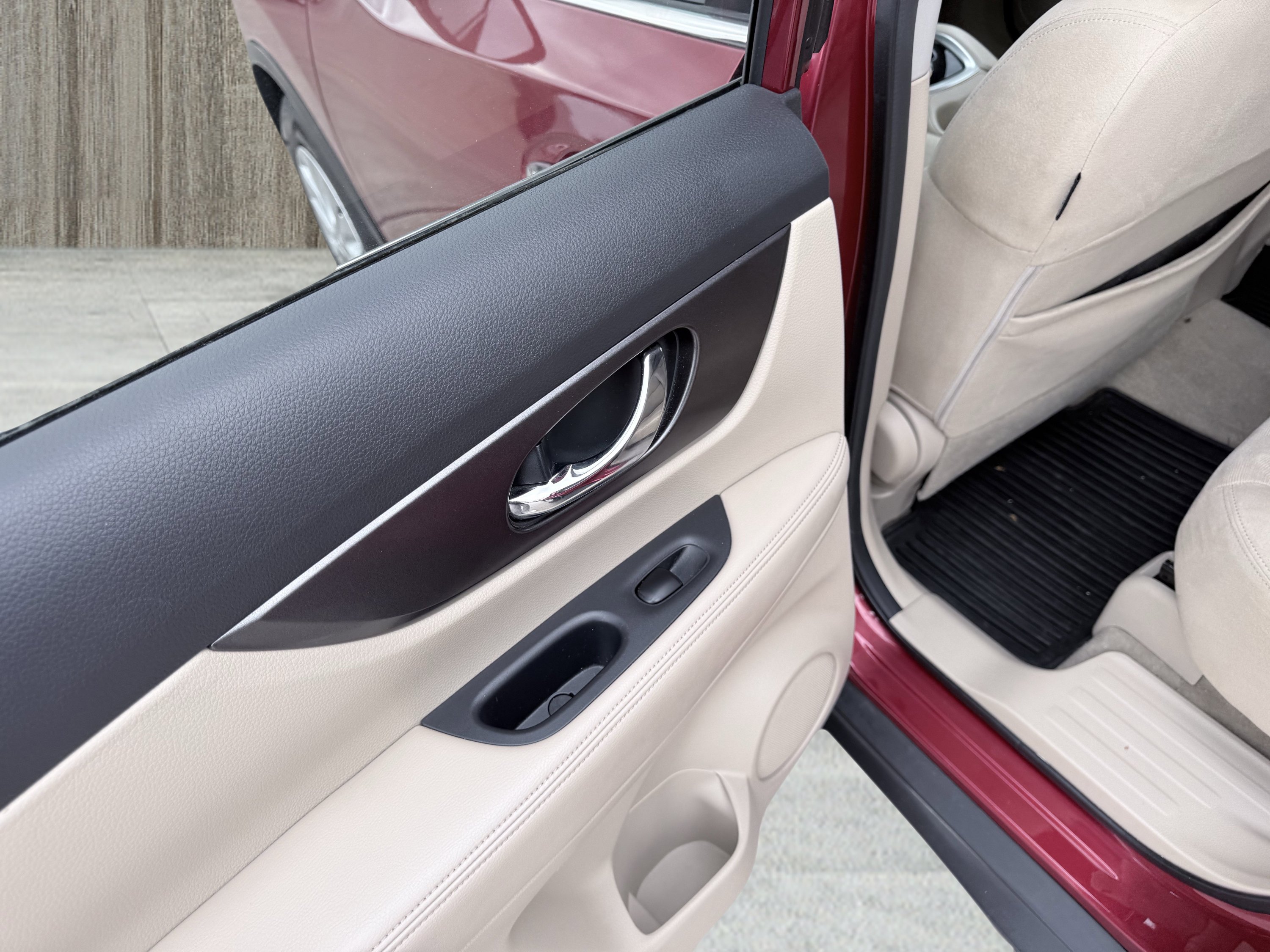 Used 2015 Nissan Rogue S FWD image 26