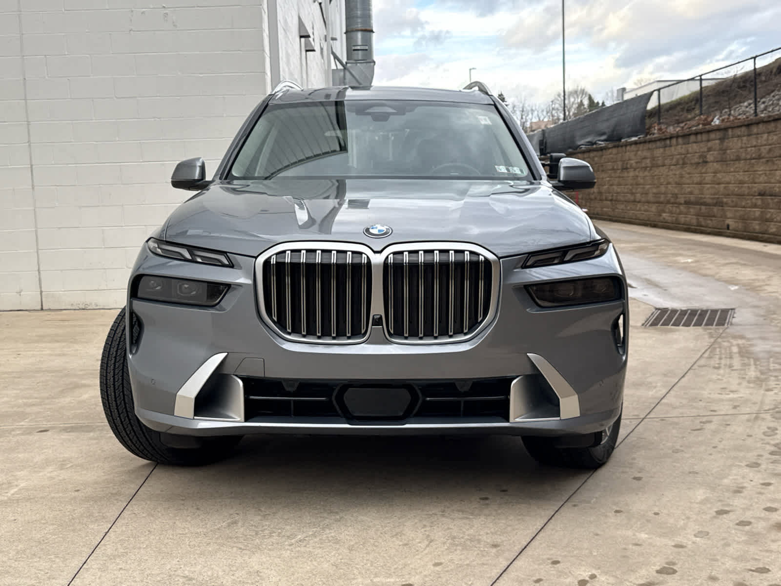 Certified 2023 BMW X7 xDrive40i w/ Premium Package AWD/4WD image 2