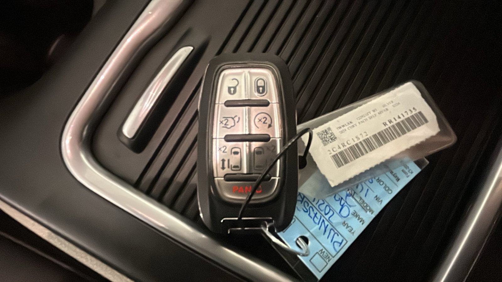 Used 2024 Chrysler Pacifica Limited FWD image 23