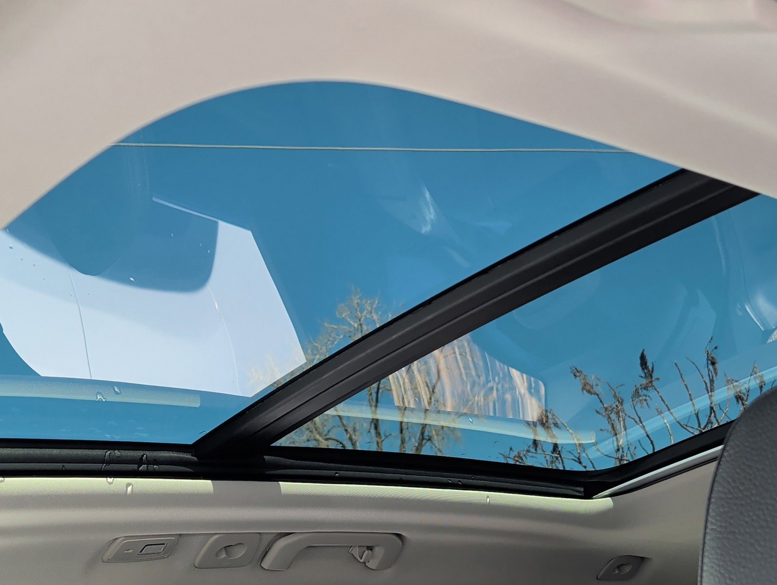Certified 2025 Volvo XC60 B5 Plus image 28