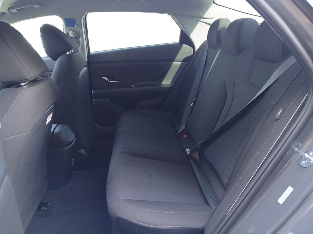 New 2026 Hyundai Elantra SE FWD image 13