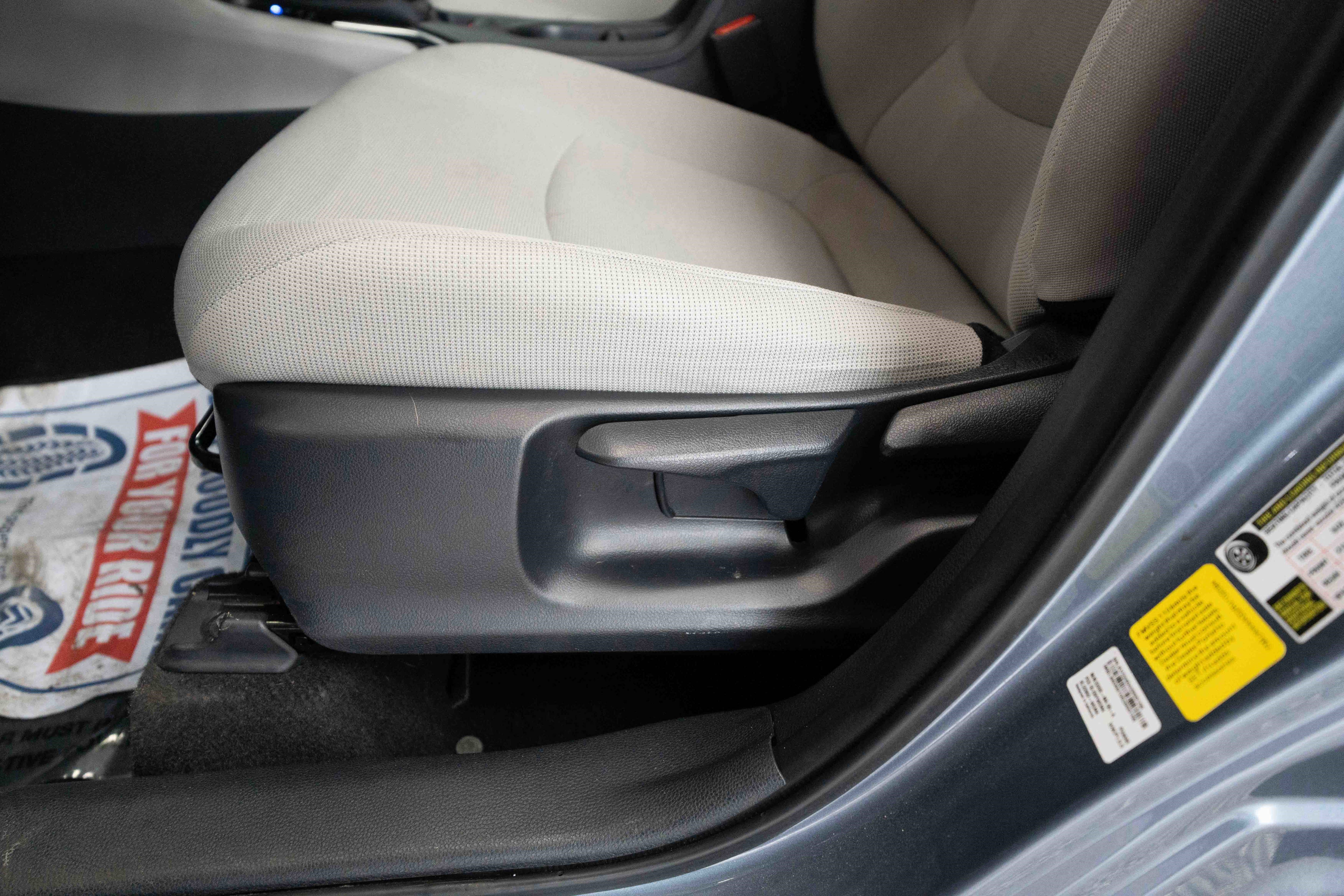 Used 2024 Toyota Corolla Cross L image 12
