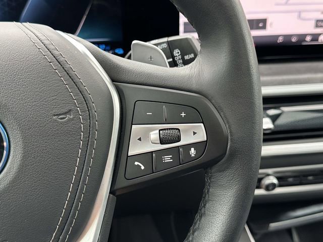 Certified 2025 BMW X5 xDrive50e w/ Premium Package image 31