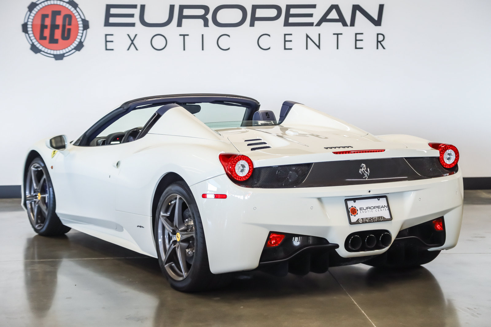 Used 2015 Ferrari 458 Spider RWD image 10