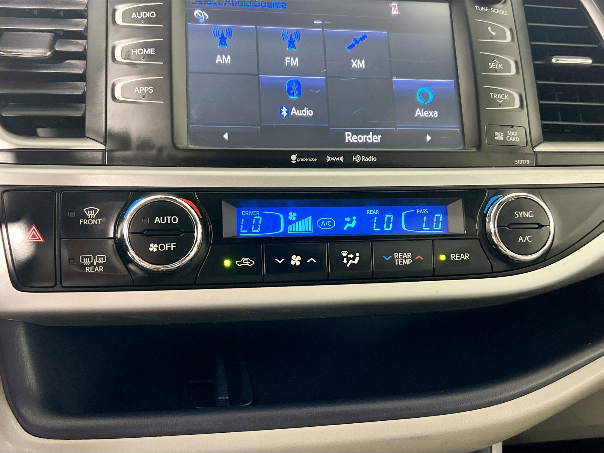 Used 2018 Toyota Highlander XLE AWD/4WD image 27