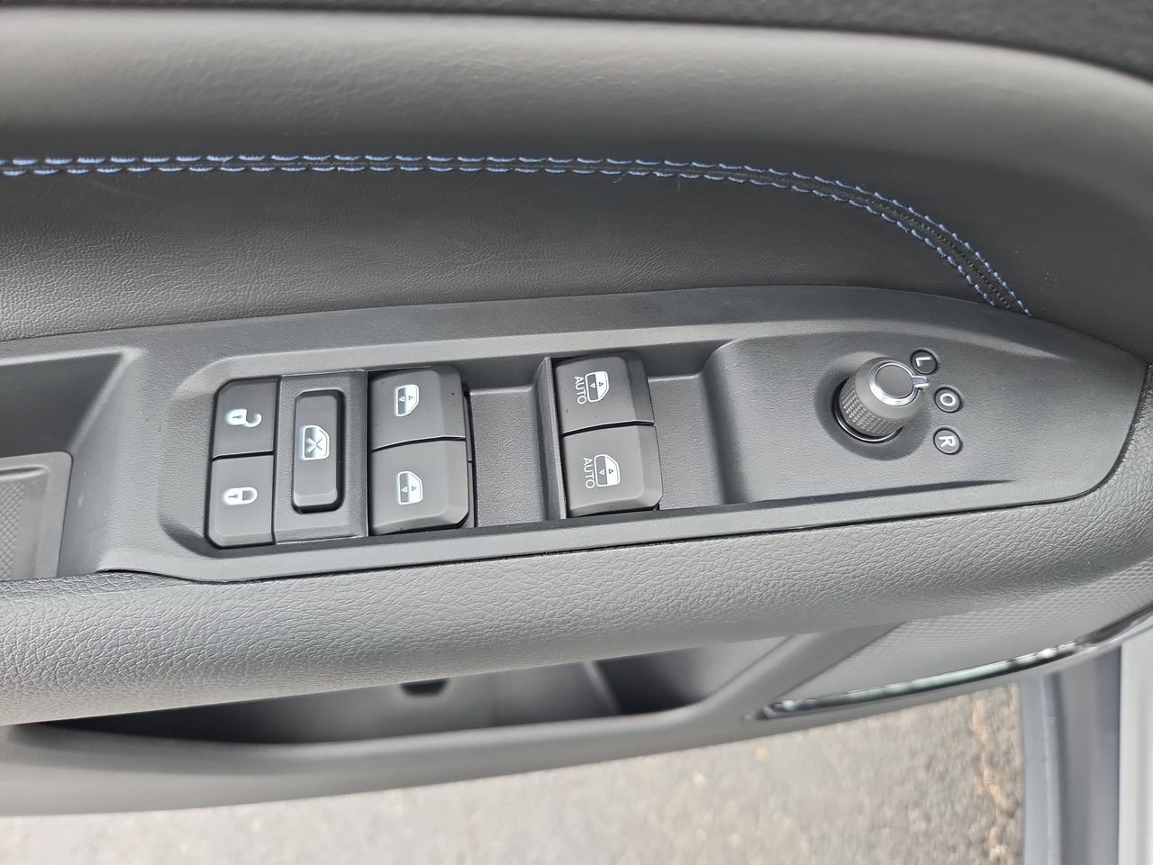 New 2026 Jeep Compass Latitude AWD/4WD image 20