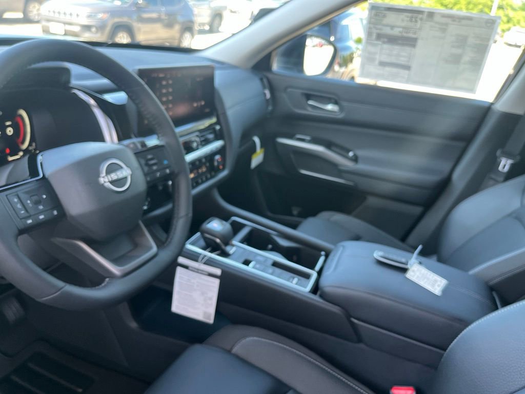 New 2026 Nissan Pathfinder SL FWD image 10