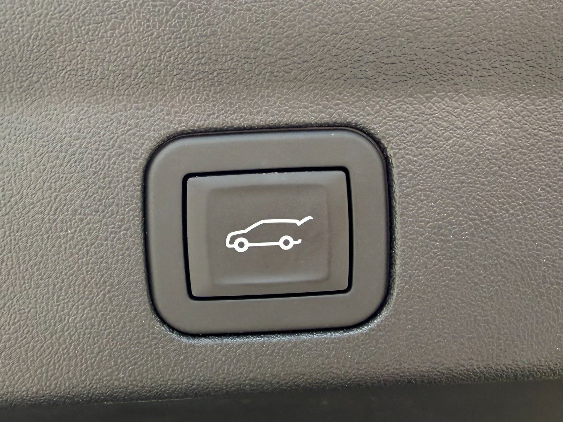 Used 2025 Cadillac Escalade IQ Luxury 2 w/ LPO, Premium Carpet Package AWD/4WD image 28