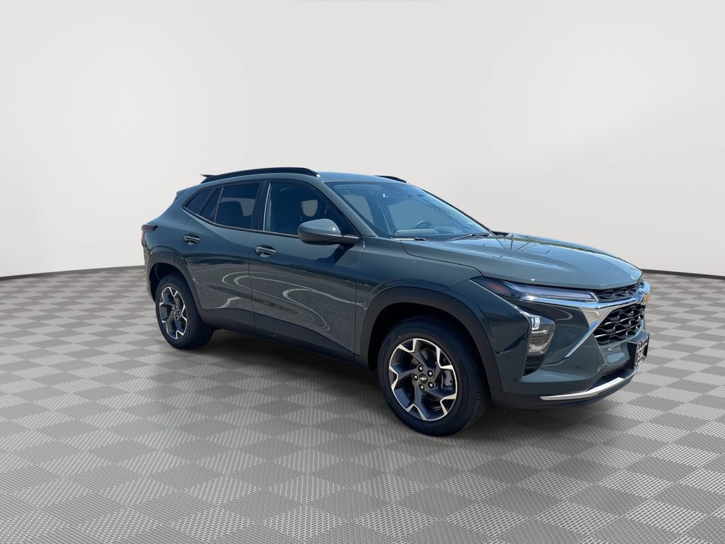 New 2026 Chevrolet Trax LT w/ Driver Confidence Package FWD image 2