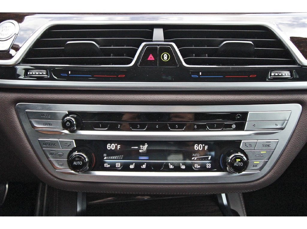 Used 2022 BMW 750i xDrive w/ Executive Package AWD/4WD image 29