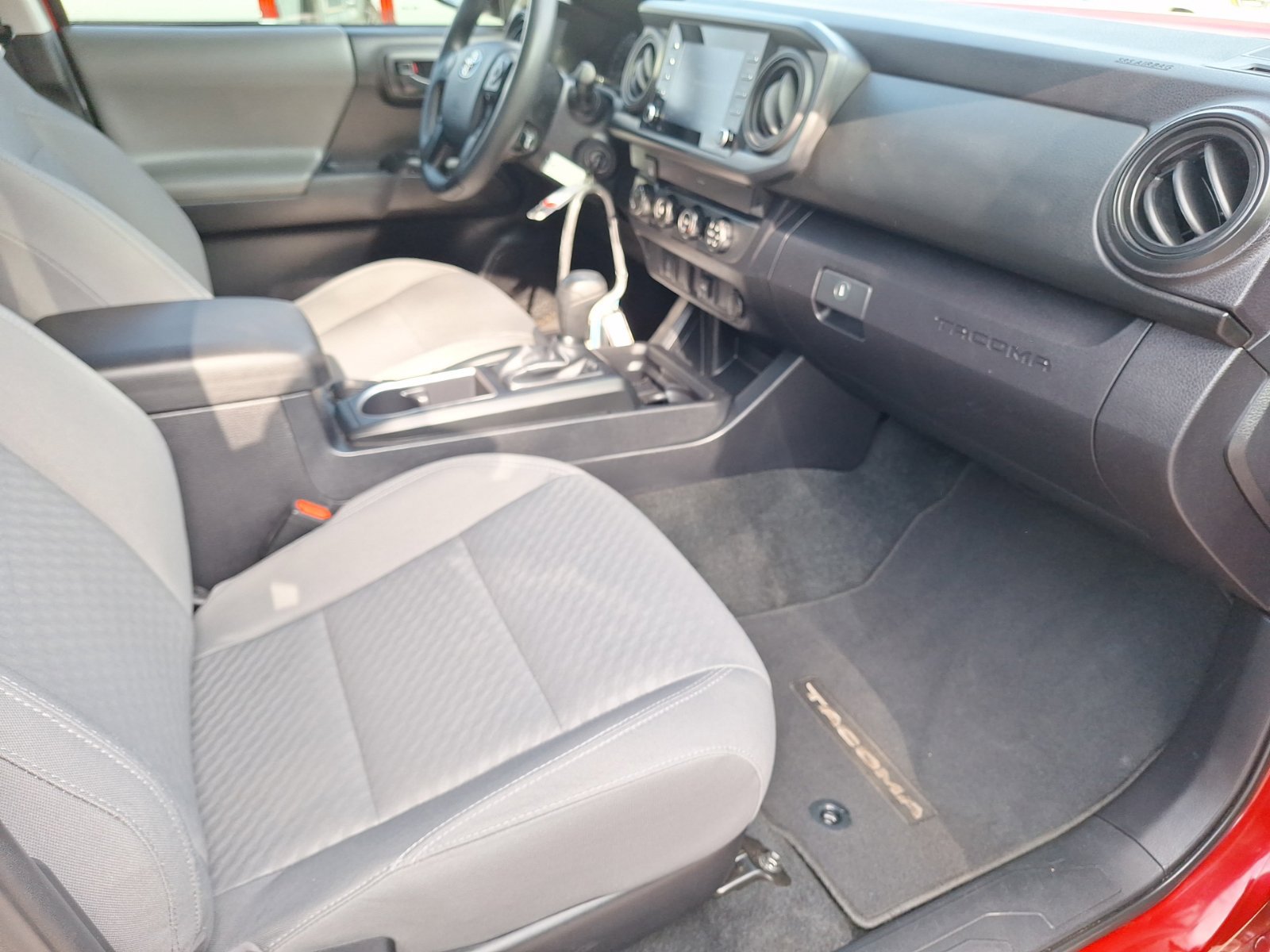 Used 2020 Toyota Tacoma SR AWD/4WD image 32
