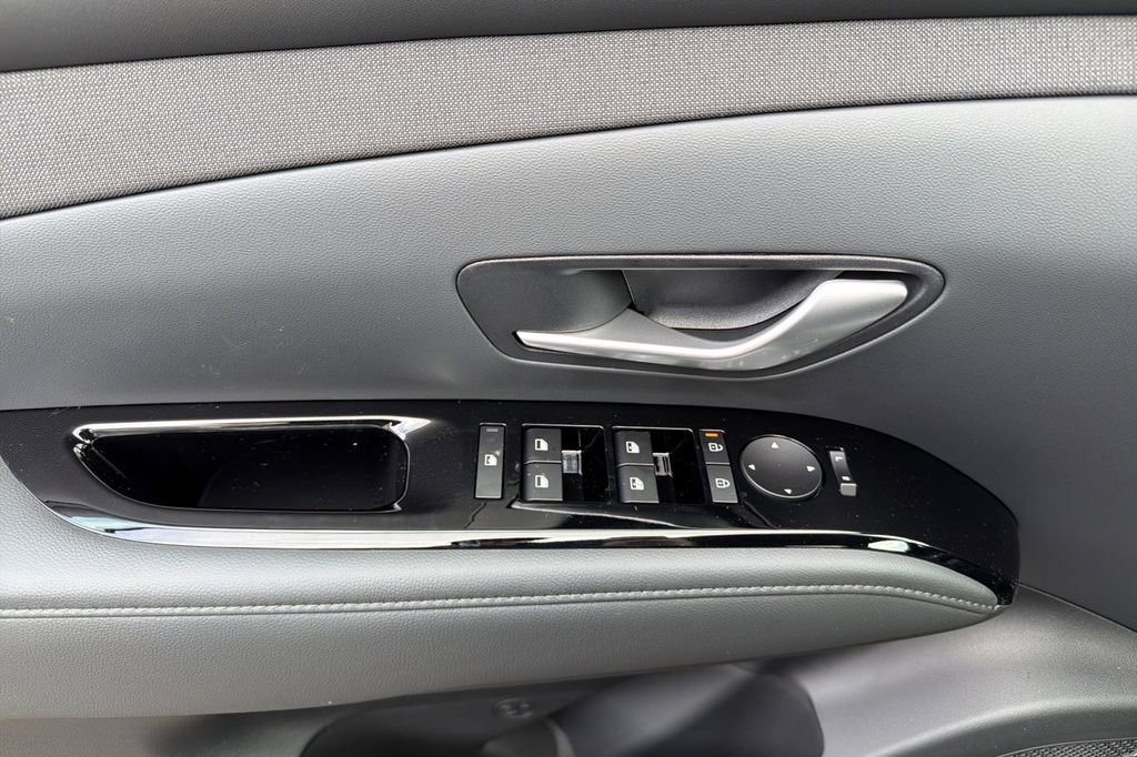 New 2026 Hyundai Tucson Limited image 9