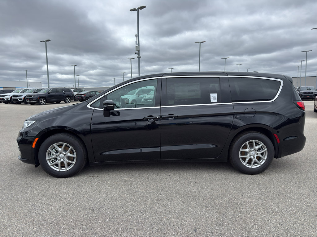 New 2026 Chrysler Pacifica Select FWD image 6
