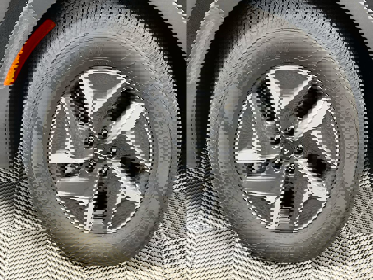 Used 2022 Kia Sorento S image 11